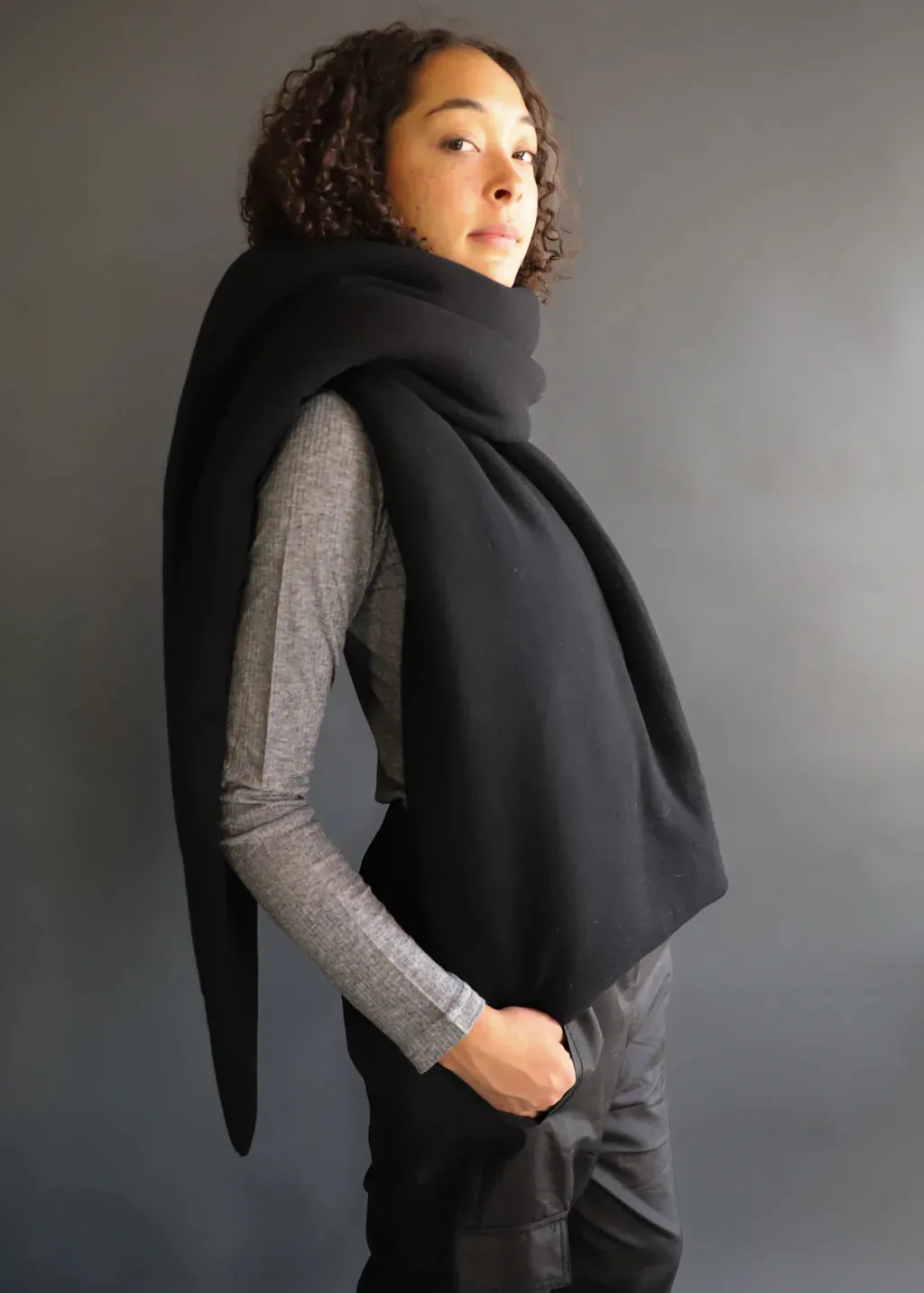 Holt Cashmere Scarf - Black