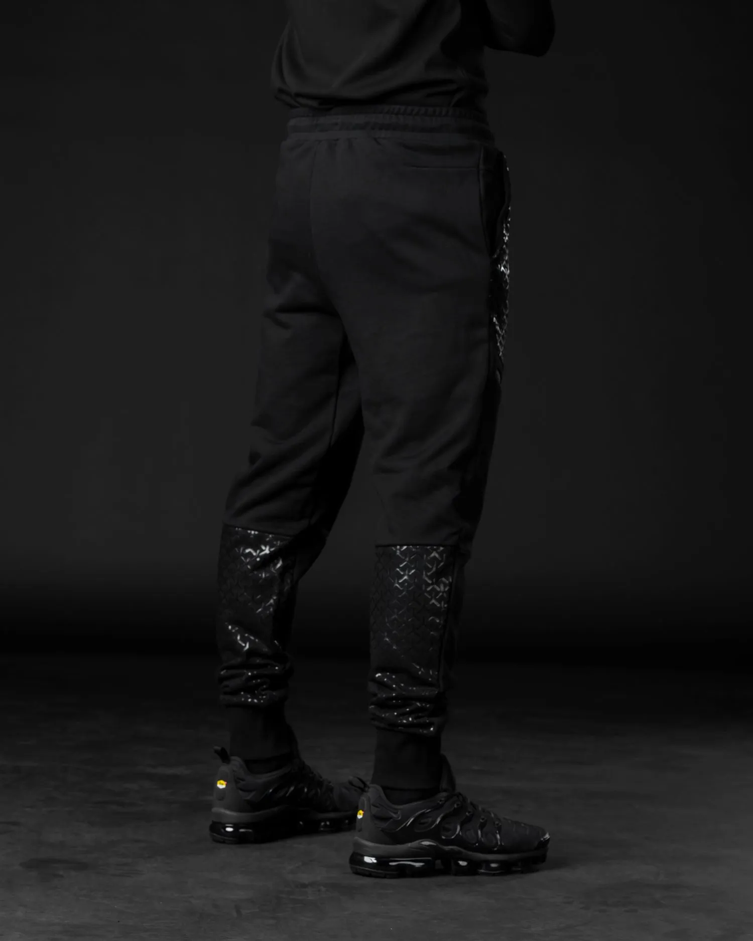 NEOV3 - Black Joggers