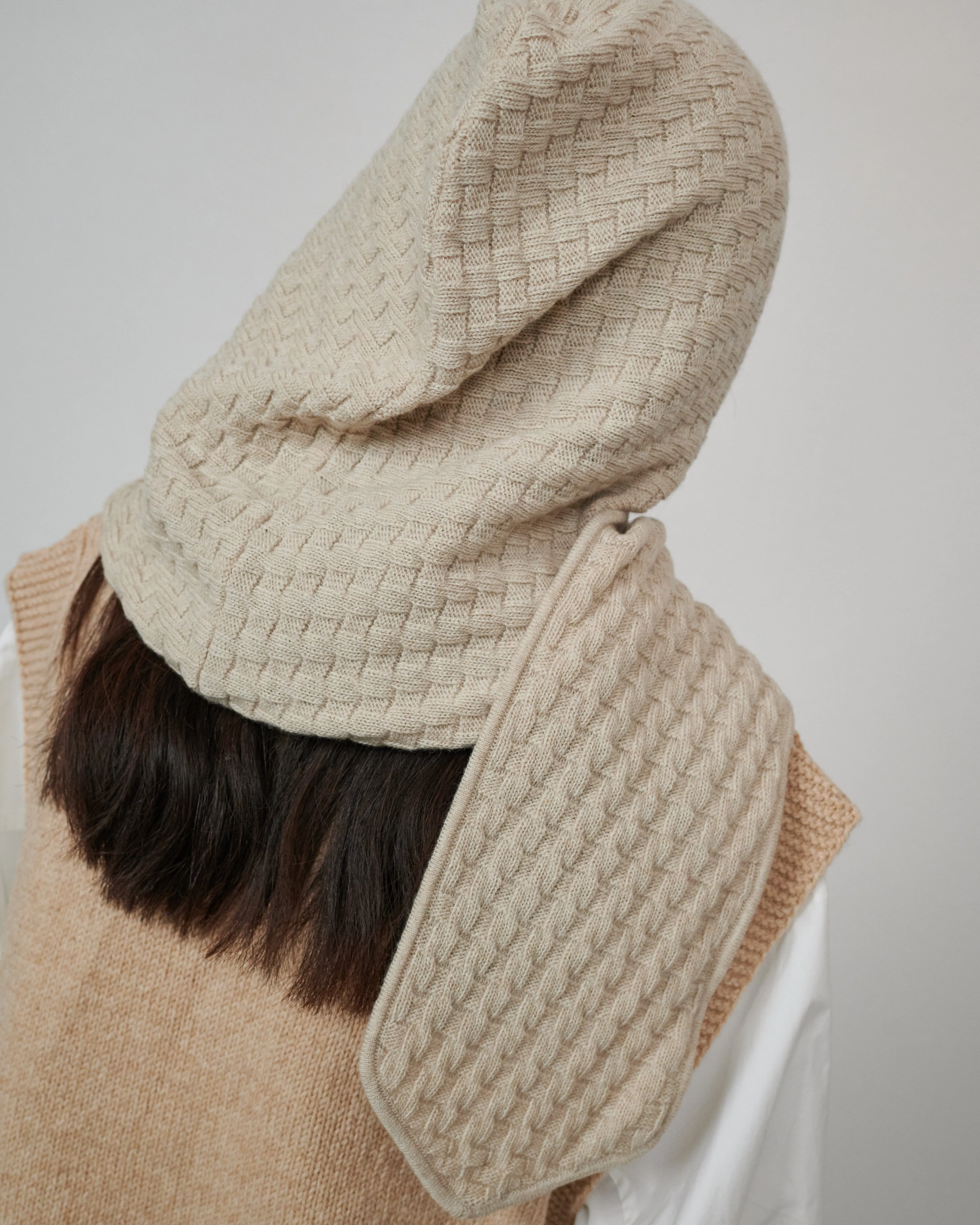 Radvilaitė: Beige Cashmere Headpiece