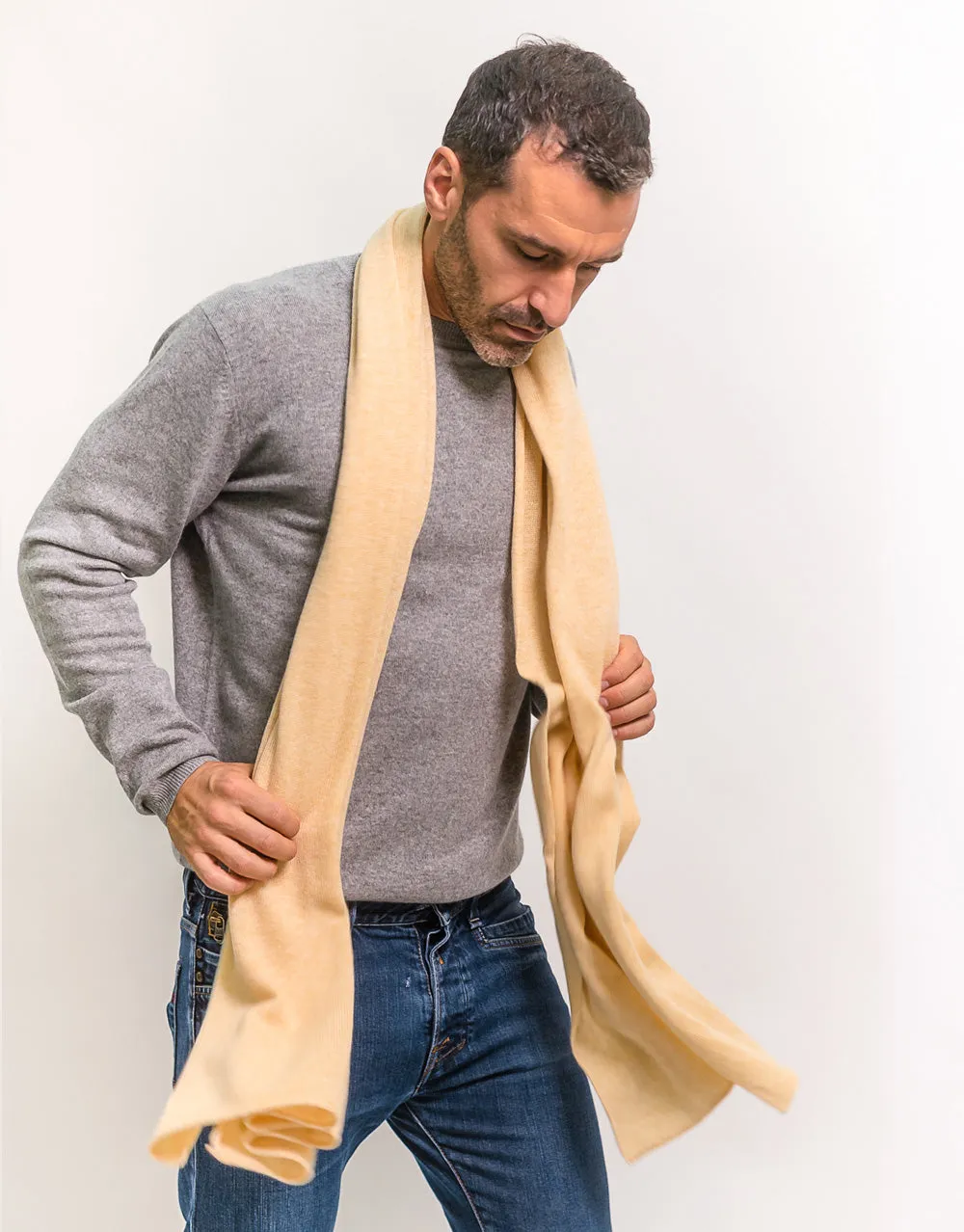 The Soft Cashmere Scarf in Sand